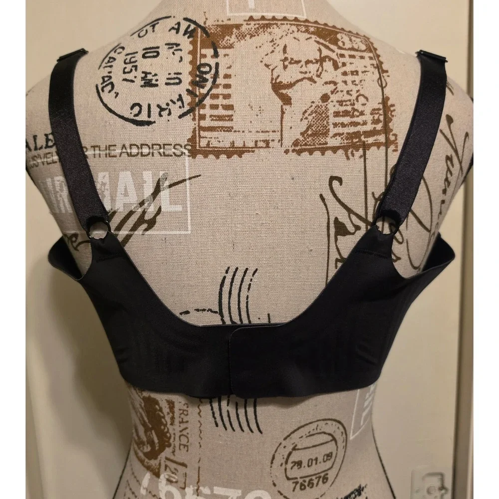 EBY Seamless Wireless Bra Black Molded Cups Adjustable Straps MDD